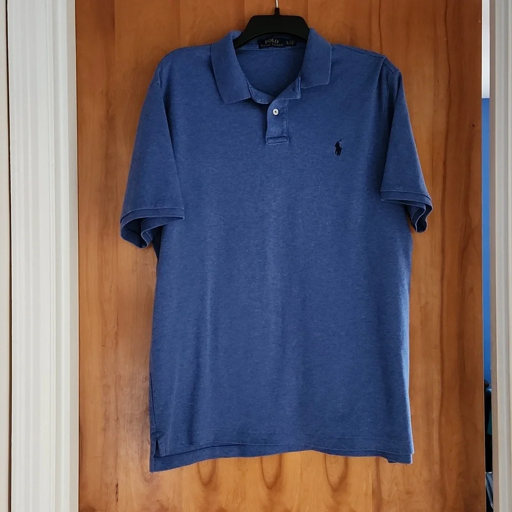 Raulph Lauren Men's blue polo shirt. Size XL/TG. Like New Condition.